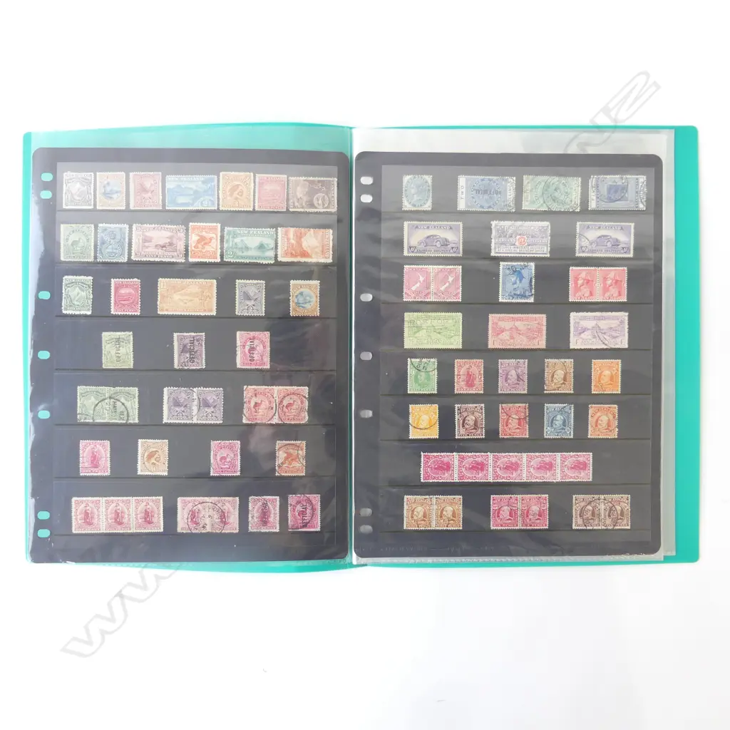 2 PAGES OF ANTIQUE NZ STAMPS IN GREEN FOLDER 1st Pictorials etc Image 1++