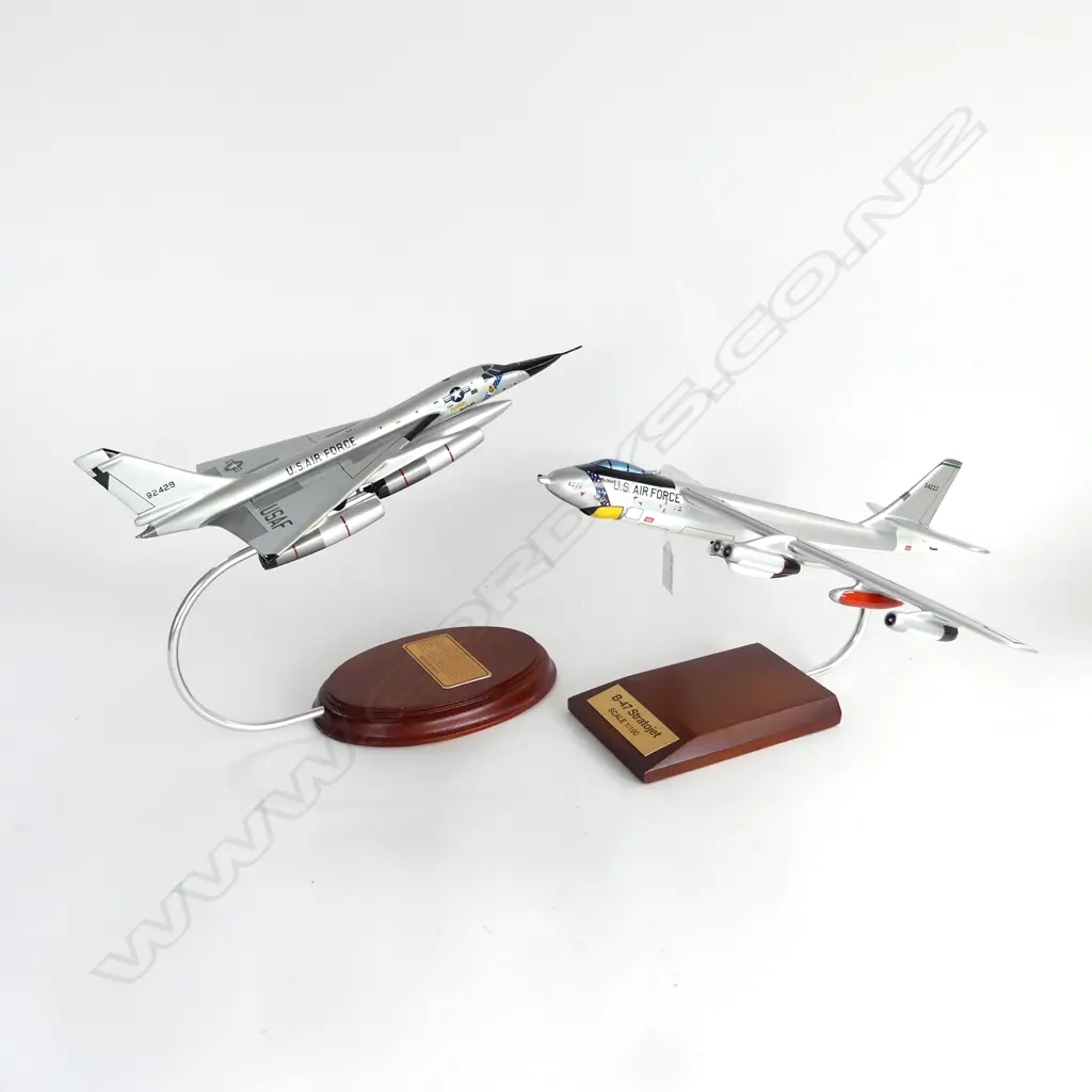 2 PLANE MODELS; B-58A HUSTLER & B-47 STRATOJET H.230mm Image 1++