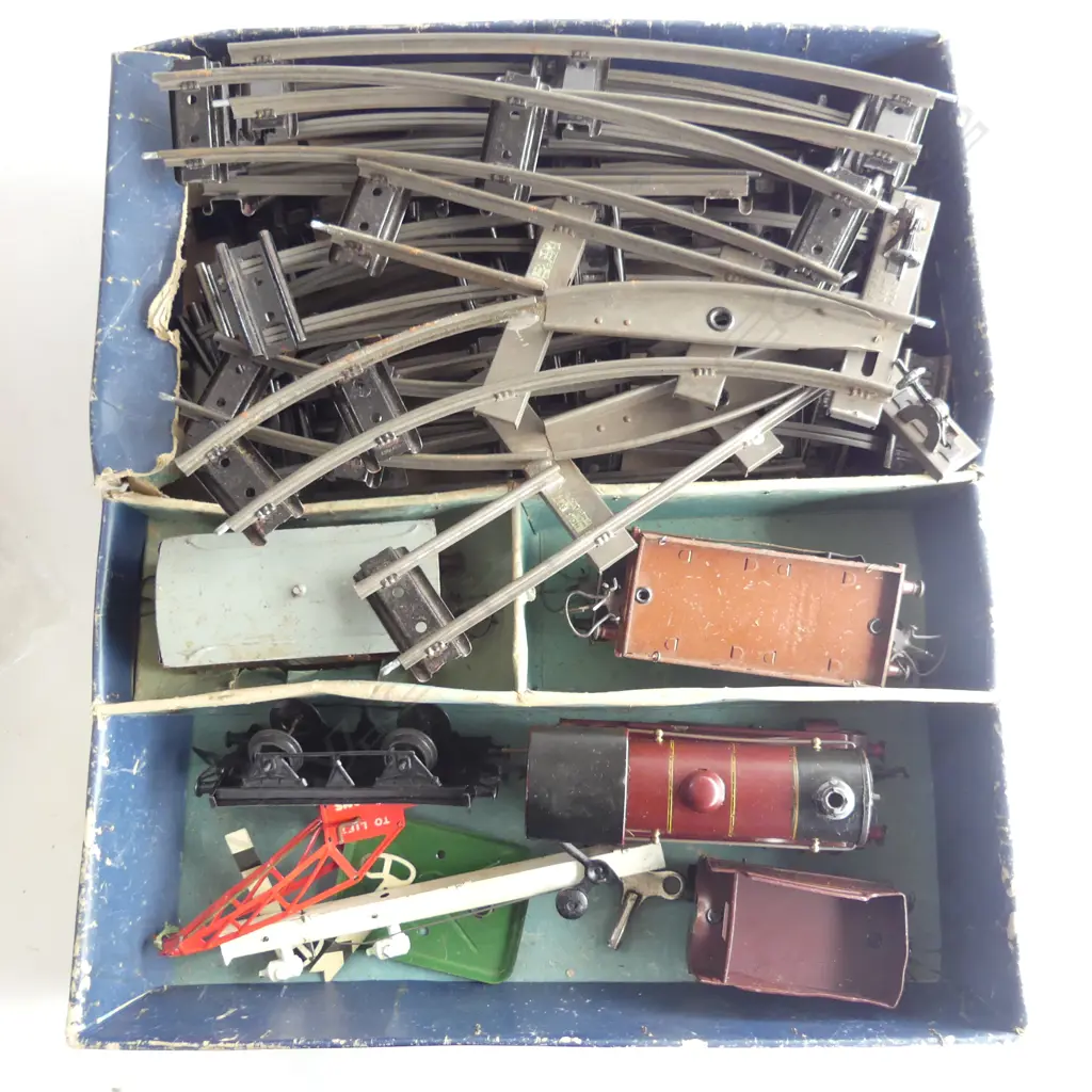 ANTIQUE HORNBY TRAIN SET BOXED with maroon 5600 engine Type 501 + tender + 4 rolling stock + signal + track Image 1++