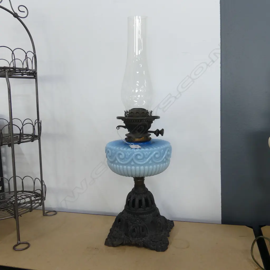 EDWARDIAN BLUE MILKGLASS & CAST IRON TABLE KEROSENE LAMP H570MM Image 1++