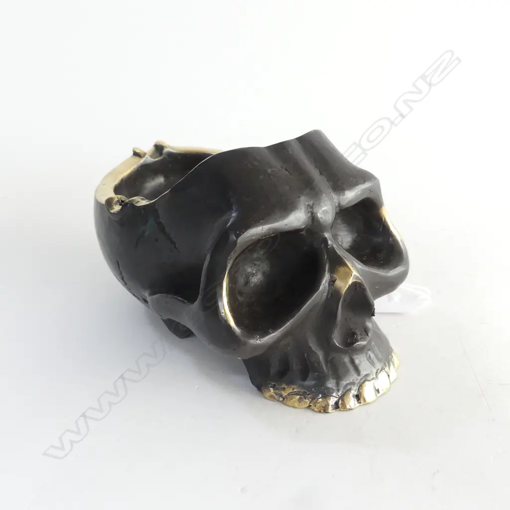 BRONZE SKULL ASHTRAY W.150mm Image 1++