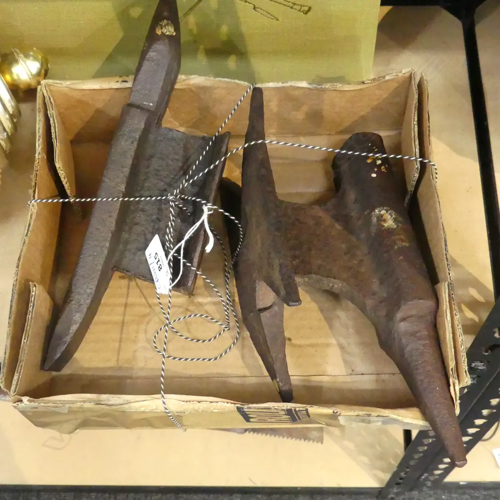 2 OLD METAL ANVILS W.275mm Image 1++