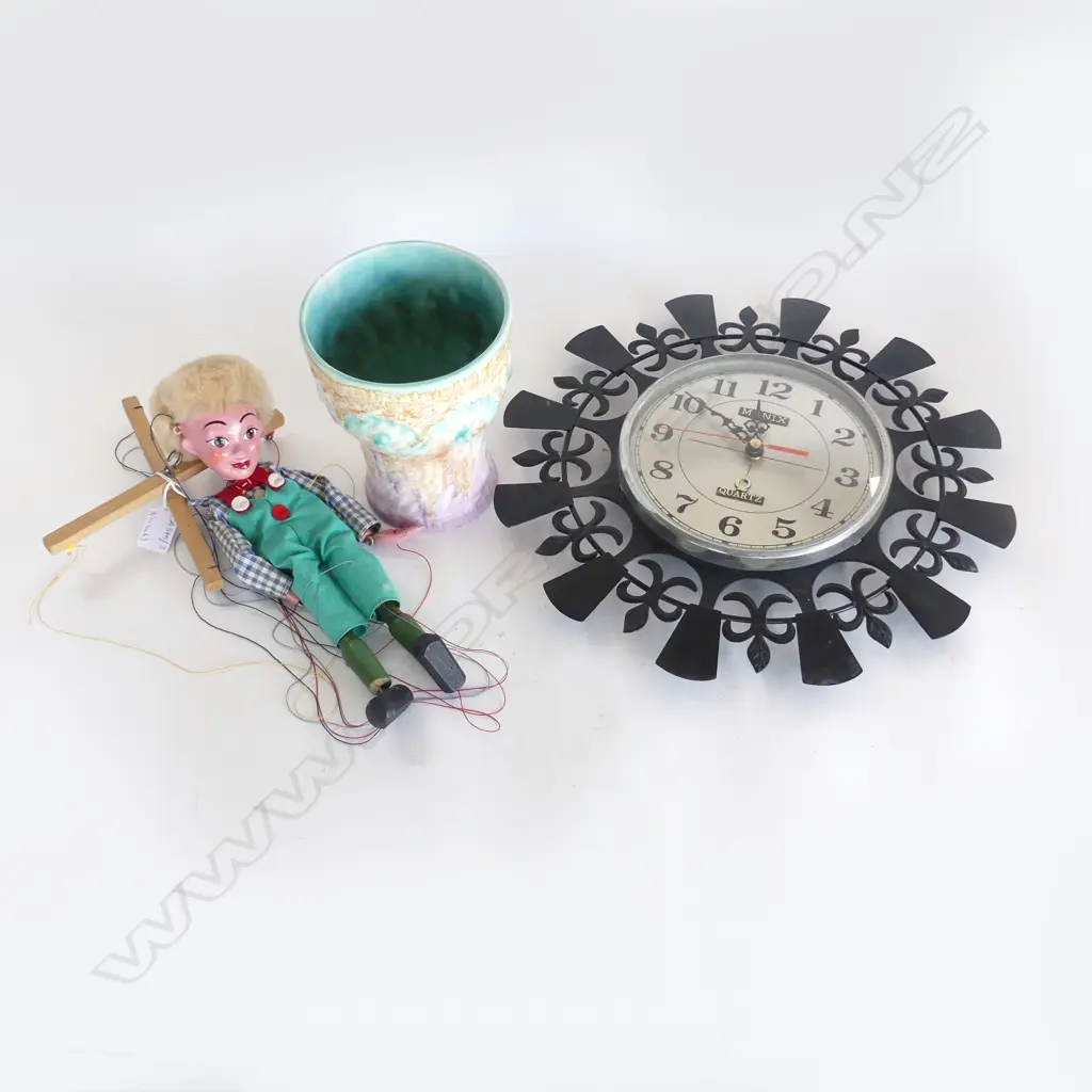 WALL CLOCK, PELHAM PUPPET, VASE (AF) Image 1++