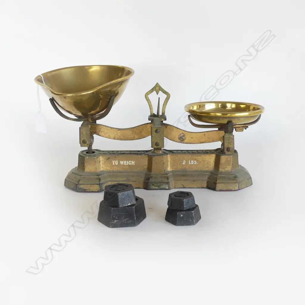 SET OF VICT BRASS & IRON KITCHEN SCALES L370 WITH IRON WIEGHTS Image 1++