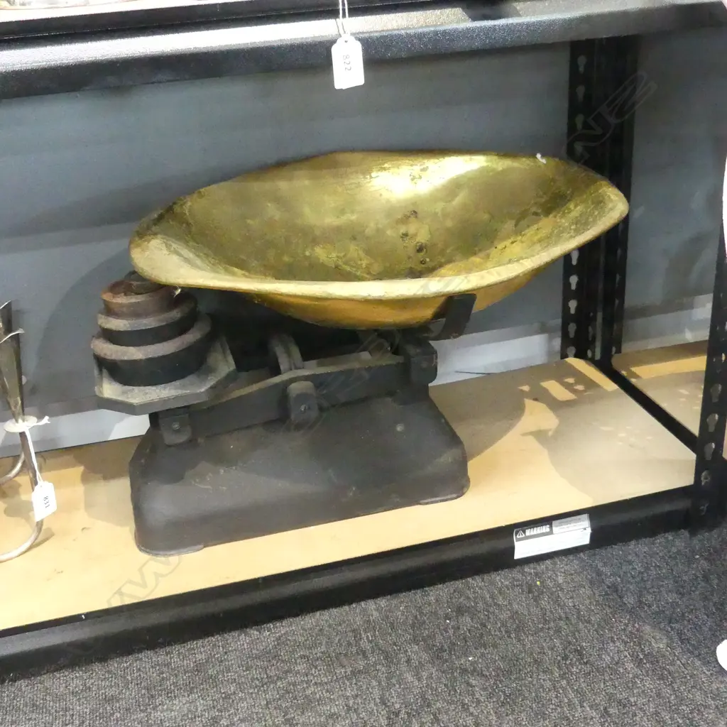 SET OF CAST IRON & BRASS SHOP SCALES L460MM & WIEGHTS Image 1++