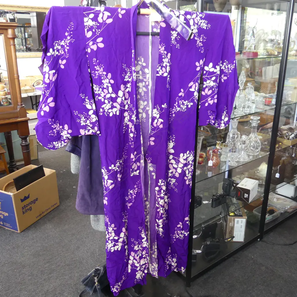 VINTAGE FULL LENGTH JAPANESE SILK KIMONO - PURPLE / PINK & WHITE - NO LINING Image 1++