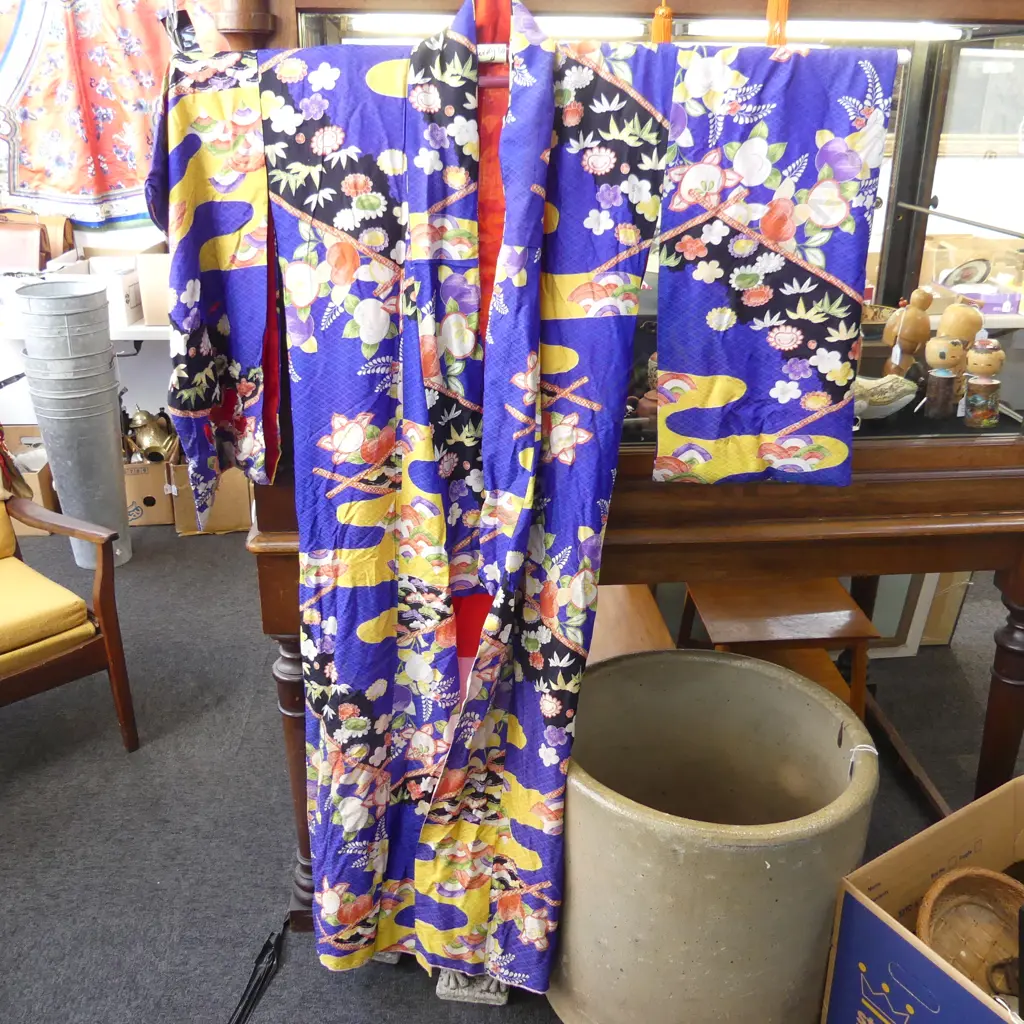 VINTAGE FULL LENGTH JAPANESE SILK KIMONO - ORANGE /YELLOW FLORAL PATTERN - FULLY LINED Image 1++