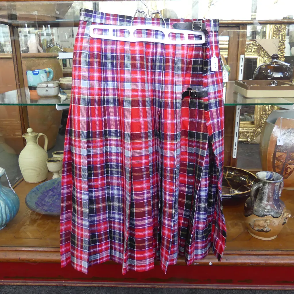 SCOTTISH MADE HECTOR WOOL TARTAN KILT SIZE 5 Image 1++