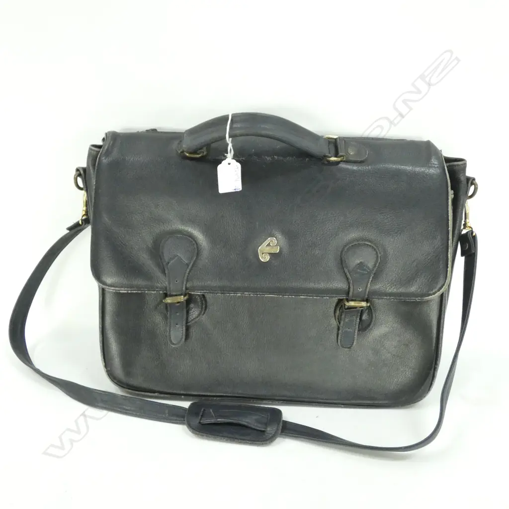 VINTAGE LEATHER AIR NZ CAPTAINS BAG Image 1++
