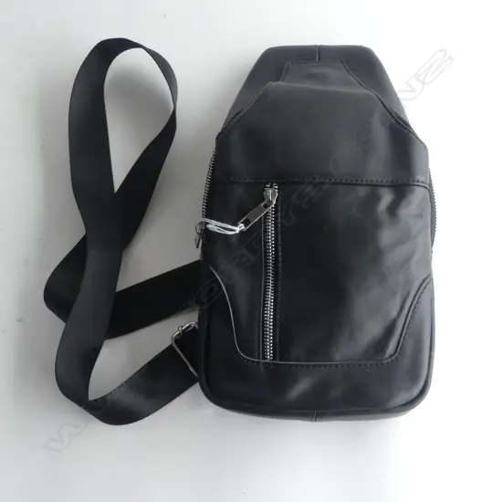 BLACK LEATHER CROSS BODY BAG