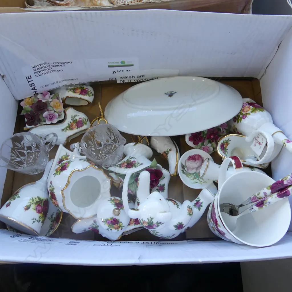 ASST. ROYAL ALBERT OLD COUNTRY ROSES TRINKETS ETC (SOME HAIRLINES) Image 1++