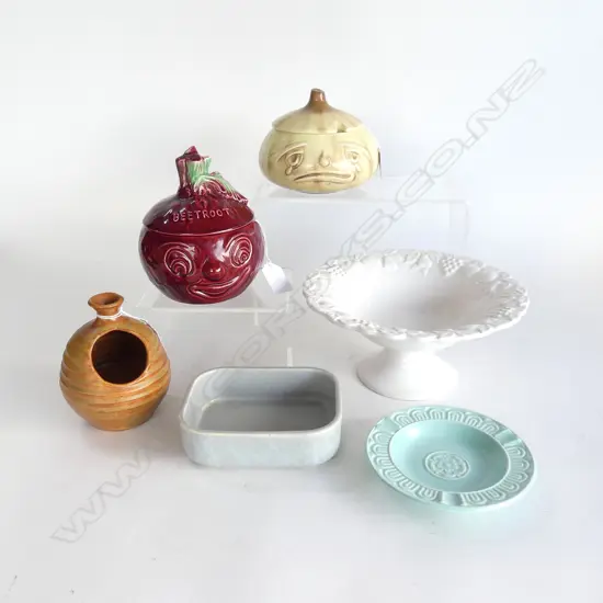 2 PCS VINTAGE SYLVAC, 'BEETROOT' LIDDED CONTAINER, CRYING ONION LIDDED CONTAINER, POTTERY SALT PIG & 3 OTHER