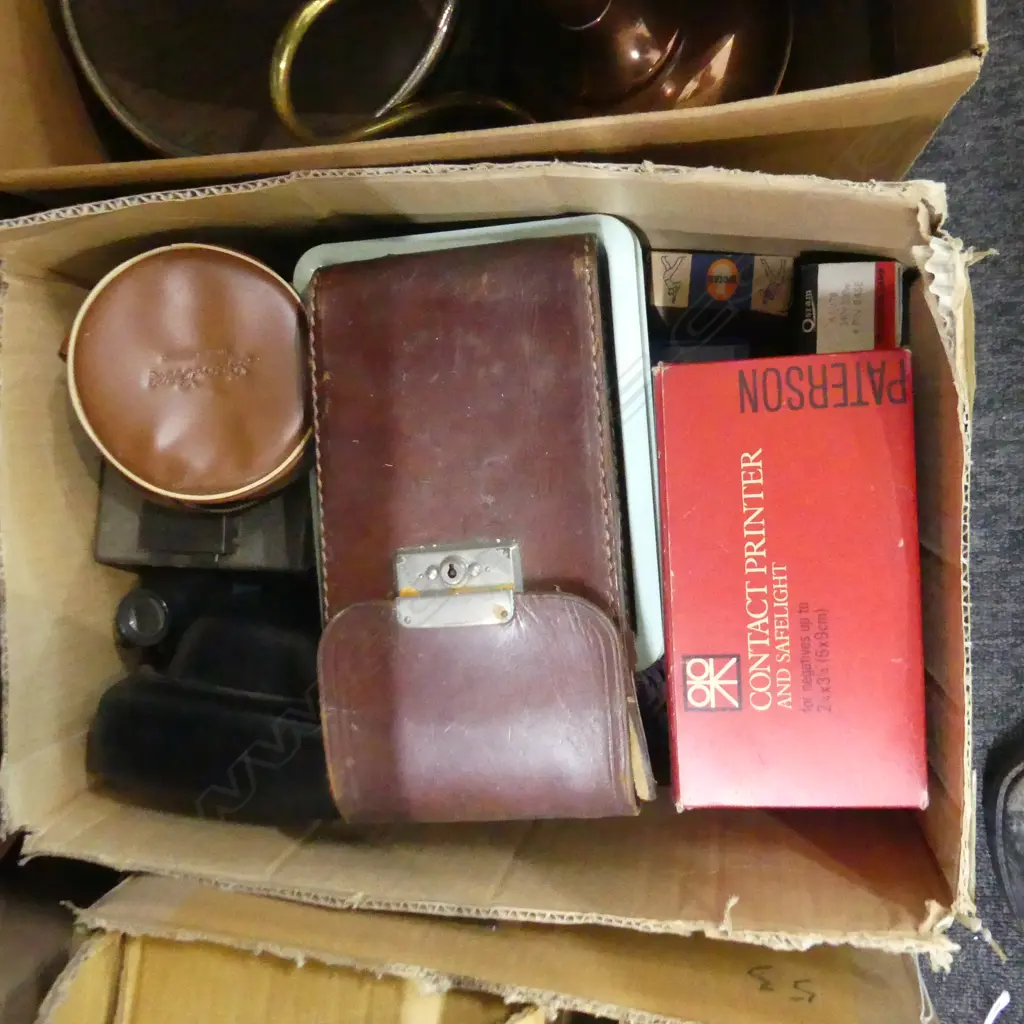 BOX LOT VINTAGE CAMERAS & GEAR ETC Image 1++