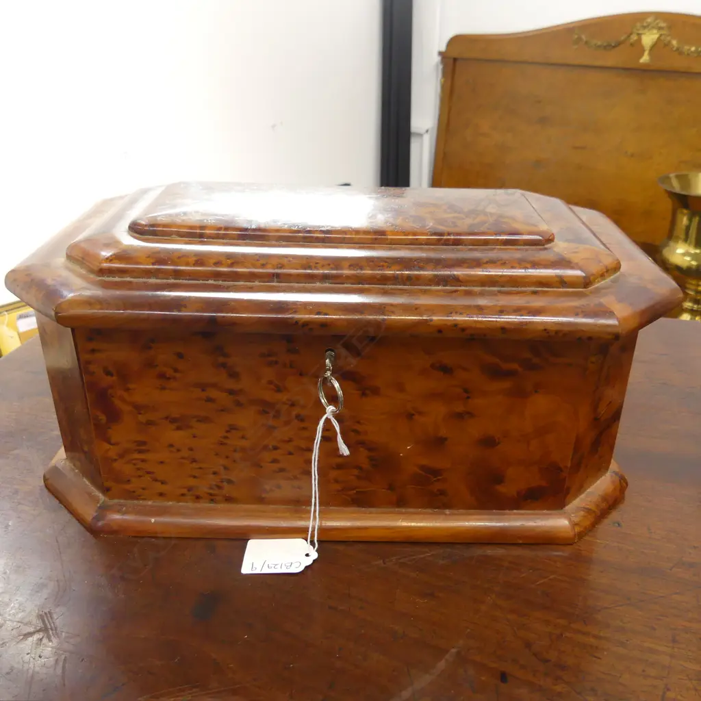 BURR TIMBER BOX w. 3 LIDDED COMPARTMENTS 340x220x145mm Image 1++