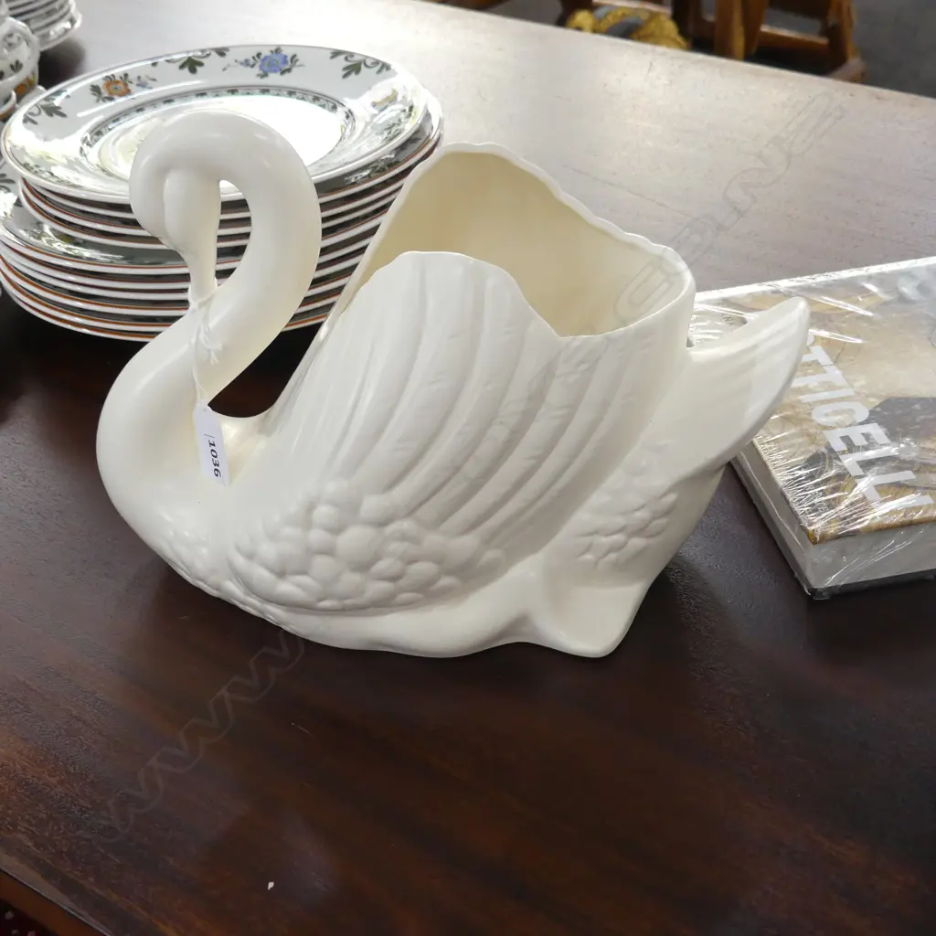 LG CROWN LYNN WHITE SWAN #170 H.210mm, small hairline to back Image 1++