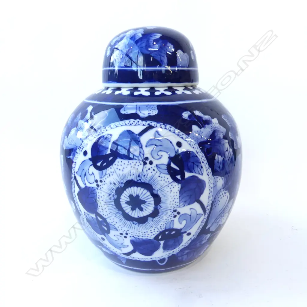 LIDDED B/W GINGER JAR H.260mm Image 1++
