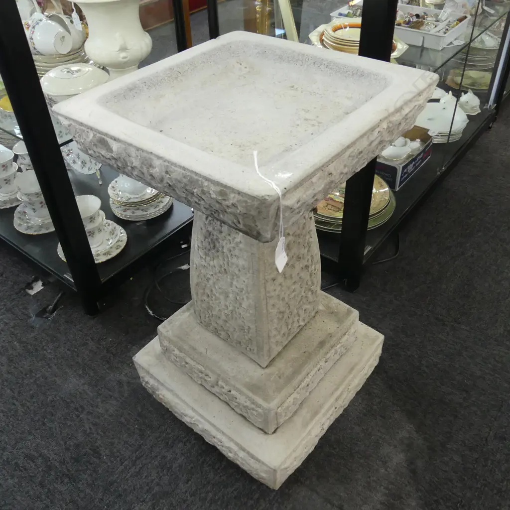 2 PART CONCRETE BIRD BATH 380x380x600mm Image 1++