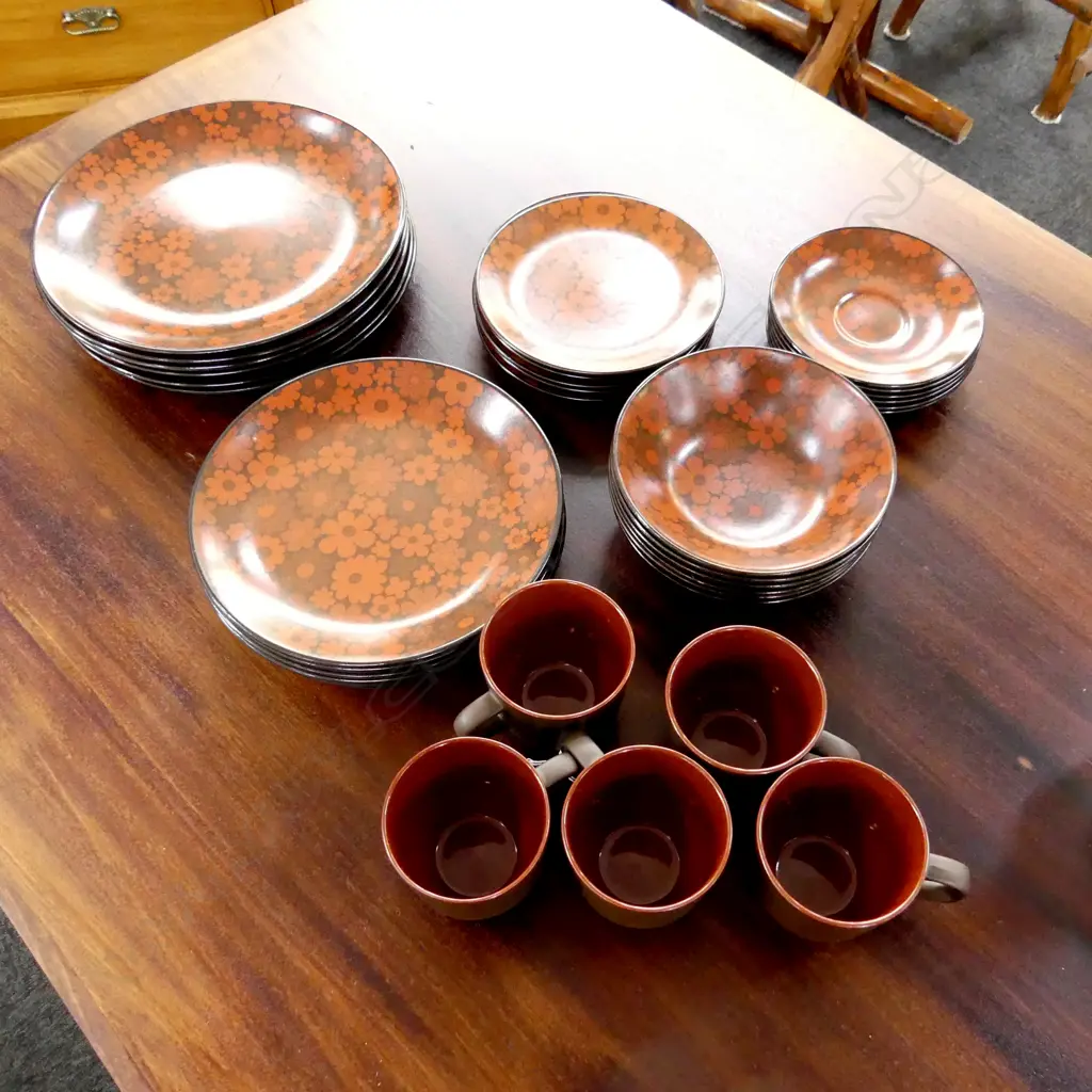 CROWN LYNN 'ECHO' DINNER SET Image 1++