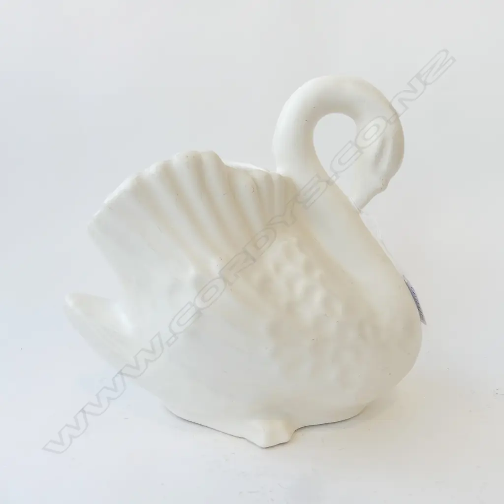 LG CROWN LYNN WHITE SWAN #170 H.220mm Image 1++