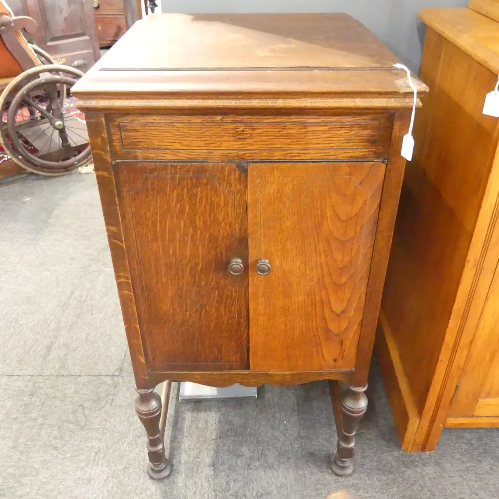 OAK GRAMOPHONE, WORKING Image 1++