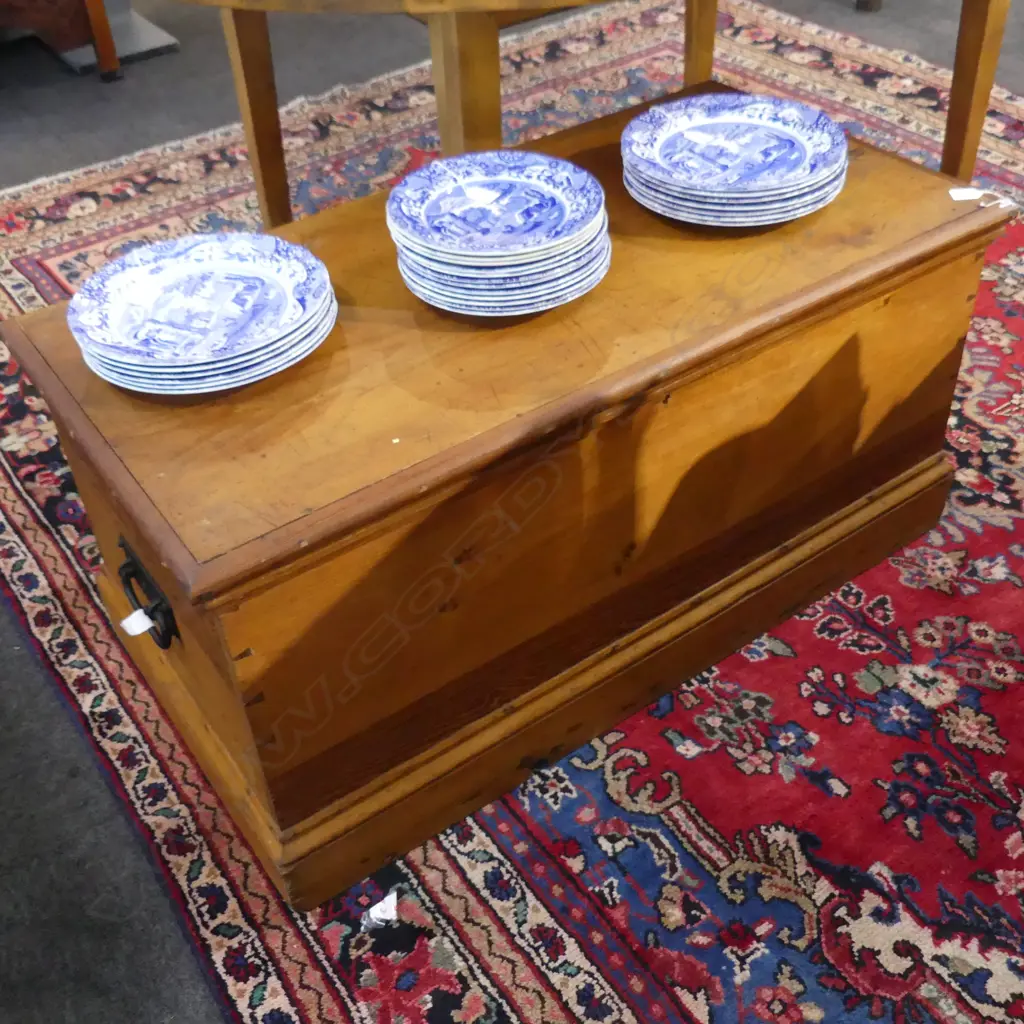 WOODEN BLANKET BOX 1060x530x500mm Image 1++