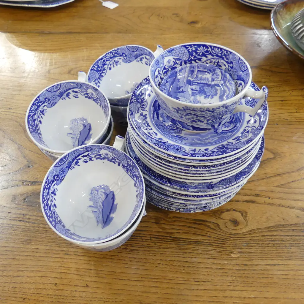 27 PCES COPELAND SPODE ITALIAN PATTERN; 7 CUPS, 8 SAUCERS, 10 PLATES 155mm dia + 2 PIN DISHES Image 1++