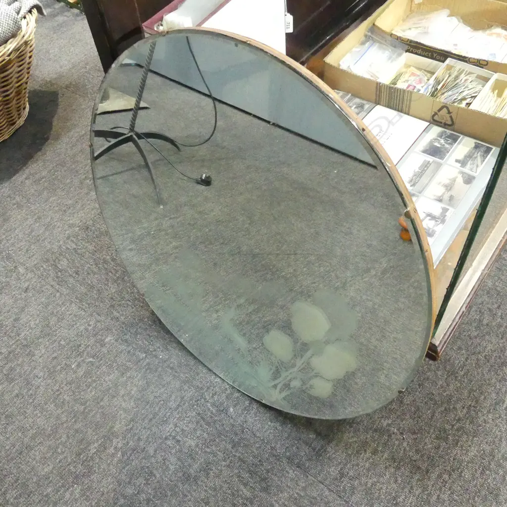 RETRO ROUND STAG ETCHED WALL MIRROR DIA 600MM Image 1++