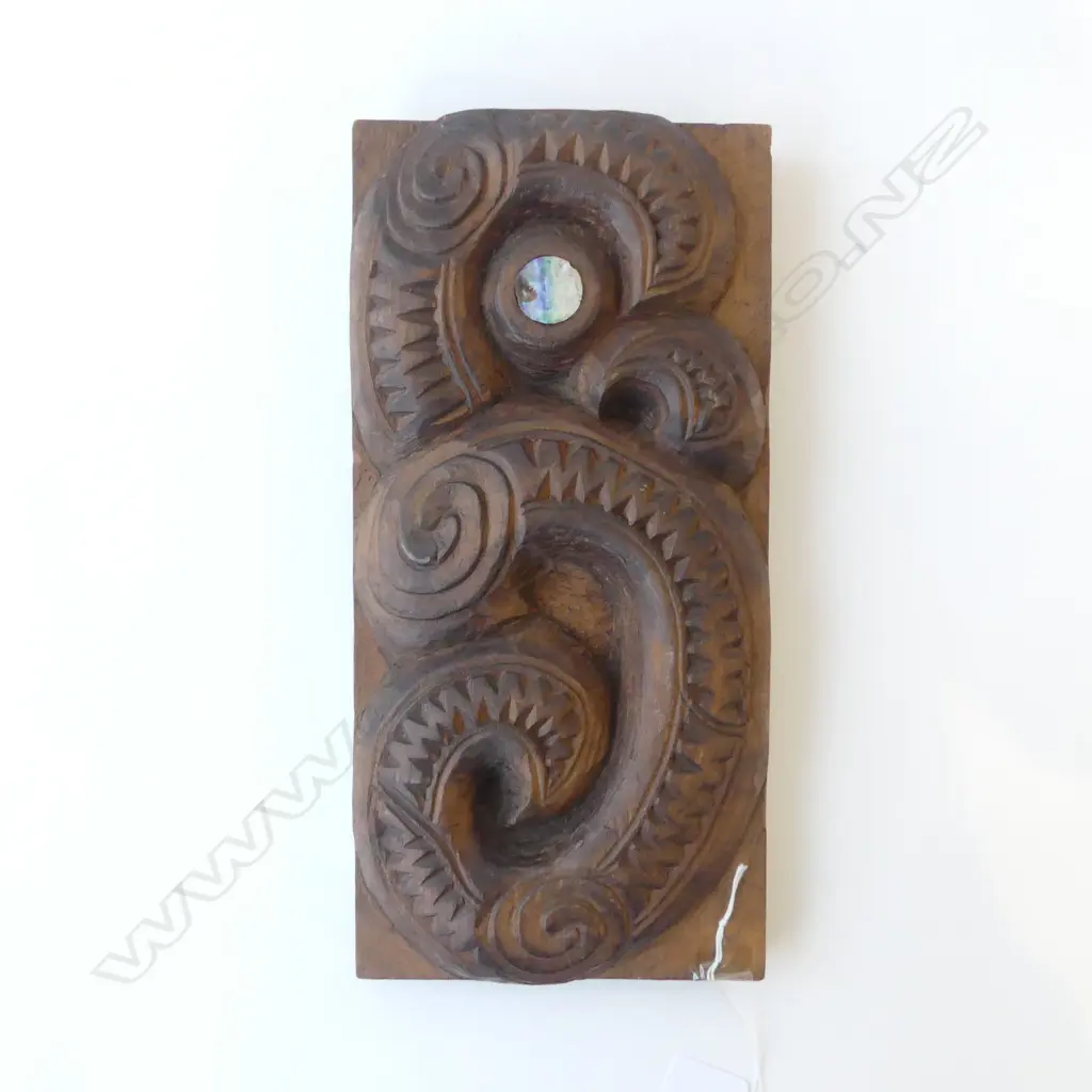 CARVED WOOD MAORI MANAIA FACE PAUA EYE H300MM Image 1++