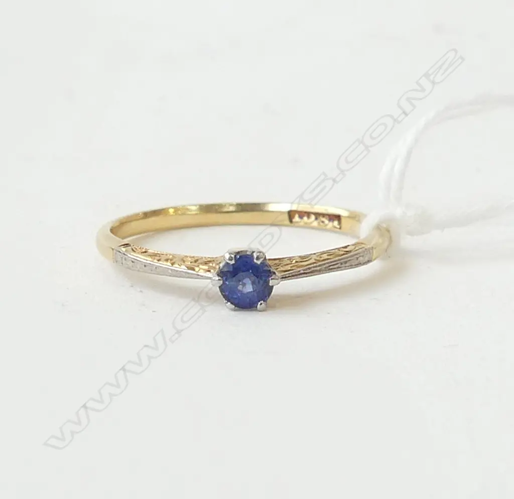 18ct SAPPHIRE SET RING 2.9gms SIZE P Image 1++