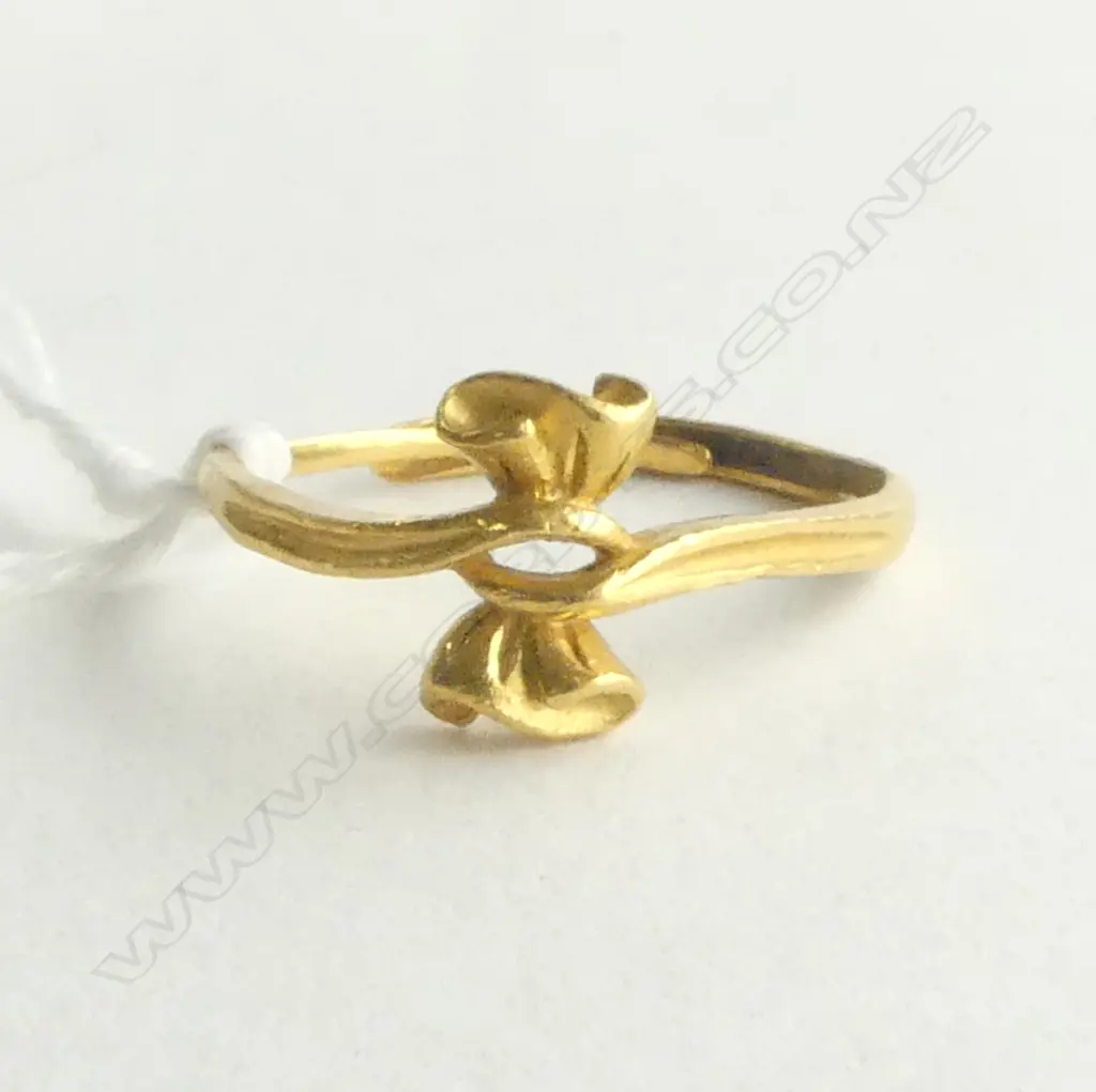 22ct GOLD RING adjustable size 3.8 gms Image 1++