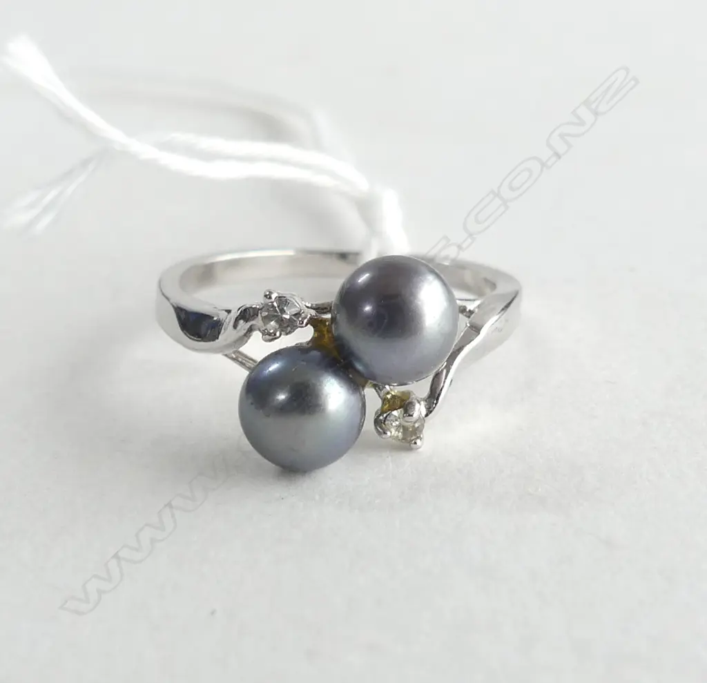 18CT WHITE GOLD PEARL & DIAMOND RING 1.8gms SIZE M Image 1++