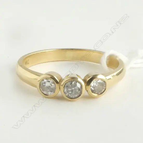 18ct Y/G  3 STONE RUB OVER DIAMOND RING 4.2 gms SIZE R