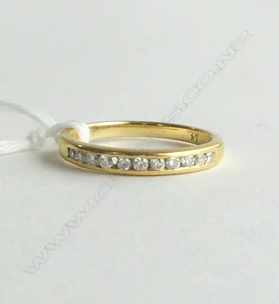 18ct GOLD & DIAMOND ETERNITY RING D=0.25 2.6gm SIZE J **RTV** Image 1++