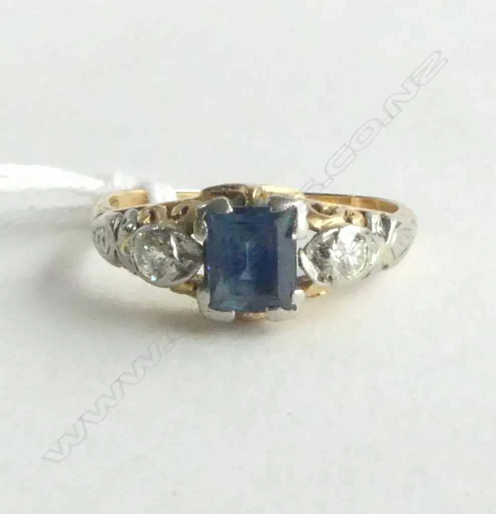 18ct SAPPHIRE & DIAMOND RING SIZE K DIA 0.12ct  **RTV ** Image 1++