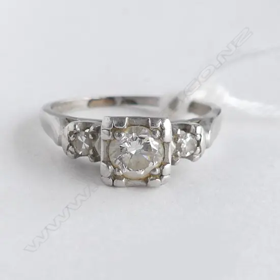 PLATINUM & DIAMOND RING, 3.1gms faults  SIZE K