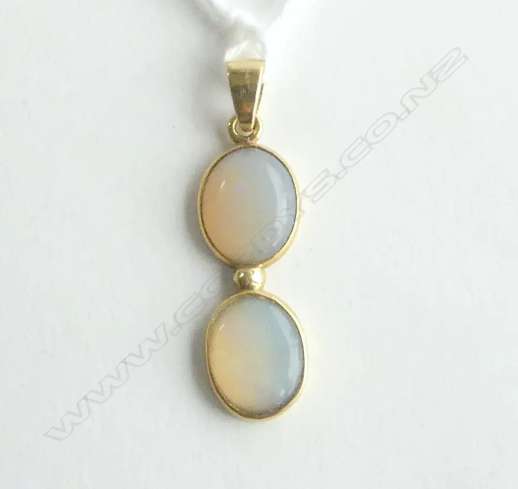 18ct GOLD & OPAL PENDANT Image 1++