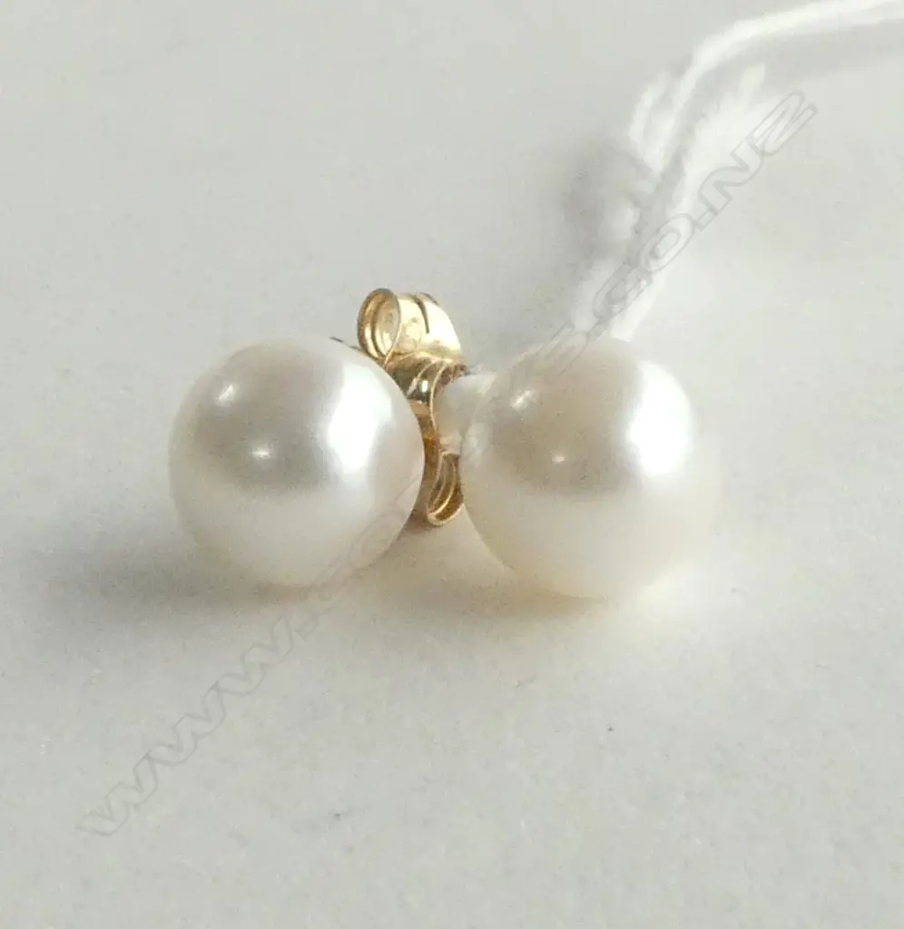 PR 9ct CULTURED AKOYA PEARL STUDS, NEW Image 1++