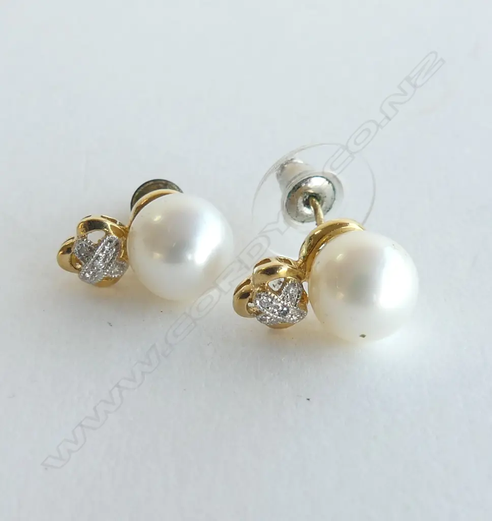 18CT GOLD  DIAMOND & PEARL EARRINGS 5.3gms Image 1++