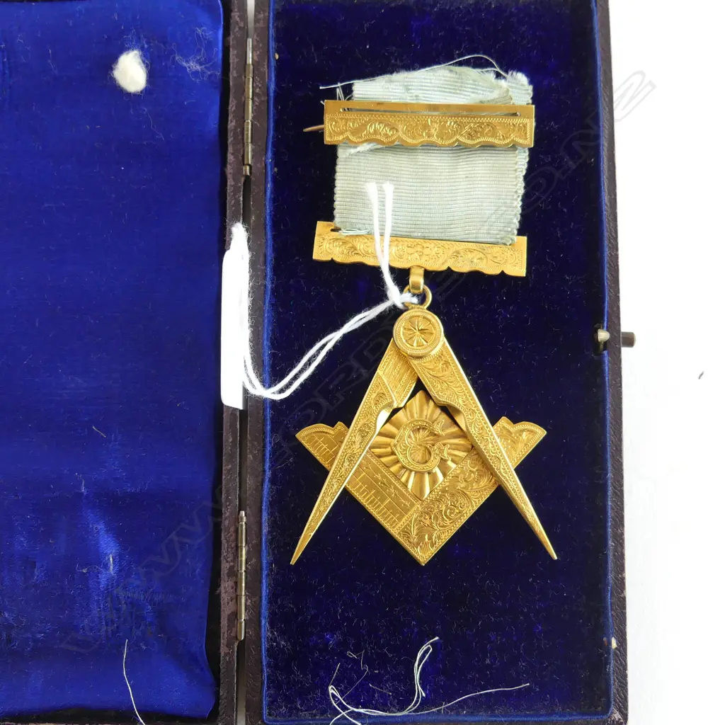 HEAVY 18CT GOLD MASONIC JEWEL 1921 36.8gms in case Image 1++