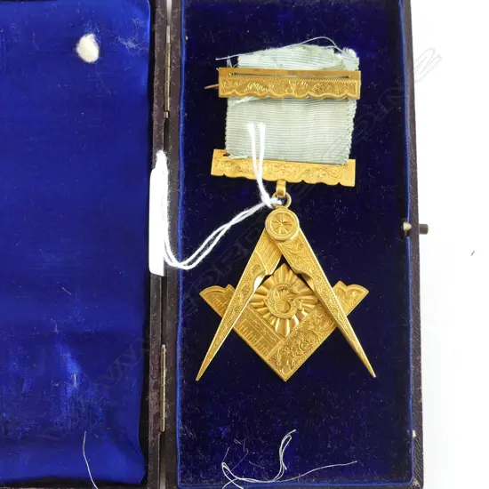 HEAVY 18CT GOLD MASONIC JEWEL 1921 36.8gms in case