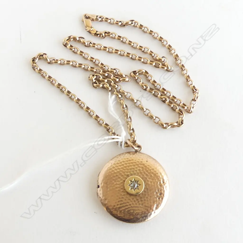 9CT GOLD LOCKET  SET WITH DIAMOND WITH 9CT GOLD CHAIN 22.4gms Image 1++