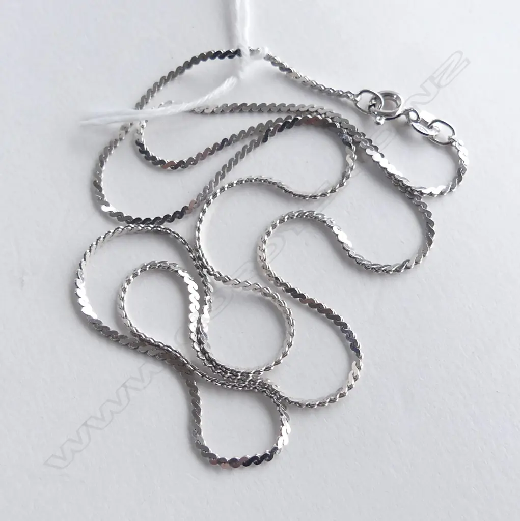 14CT WHITE GOLD NECKLACE 3.6gms Image 1++