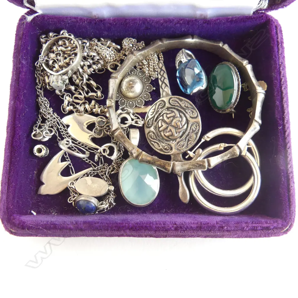JEWELLERY BOX OF MIXED S/SILVER JEWELLERY Image 1++