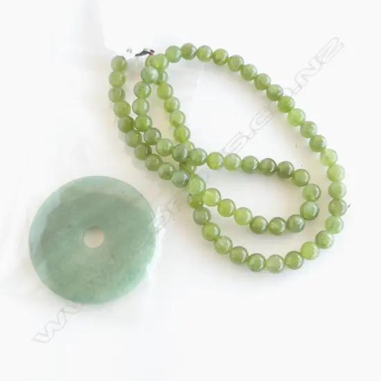 JADE BEAD NECKLACE S/SILVER CLASP & JADE DISK