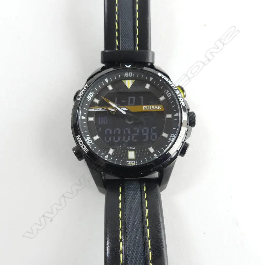 MENS PULSAR WRIST WATCH, RUNNING Image 1++