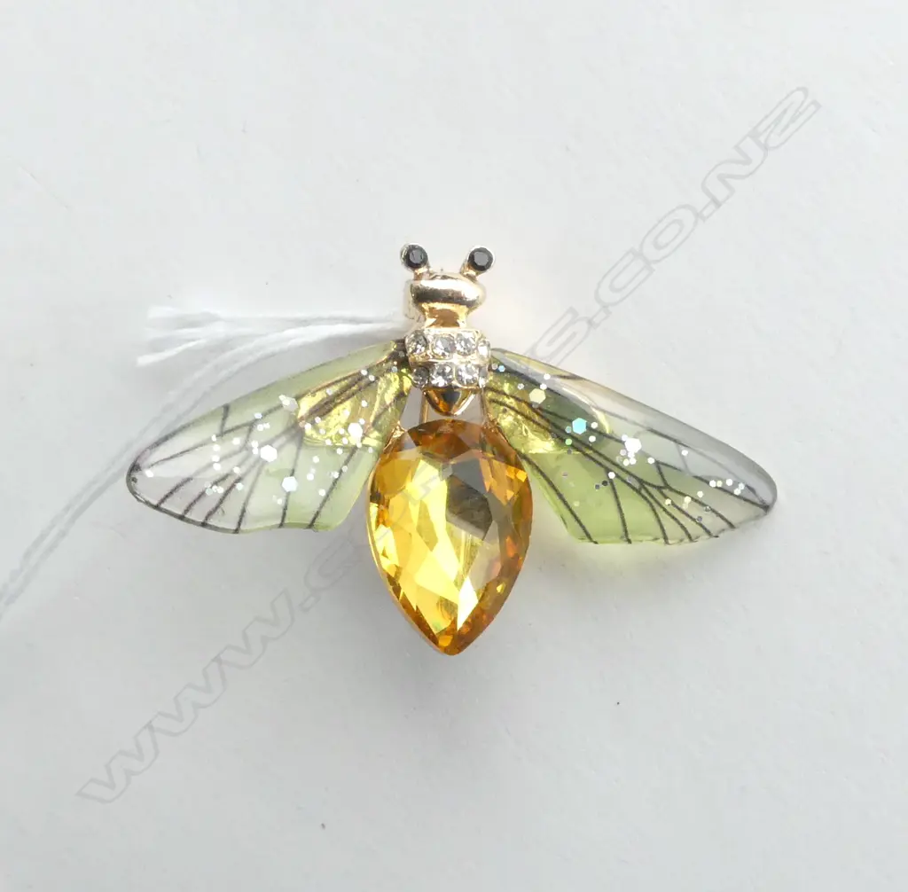 COSTUME BEE BROOCH Image 1++