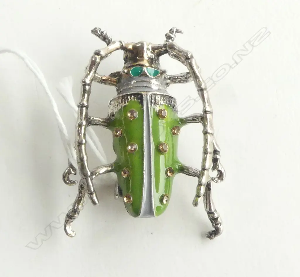 COSTUME GREEN ENAMEL BEETLE BROOCH Image 1++