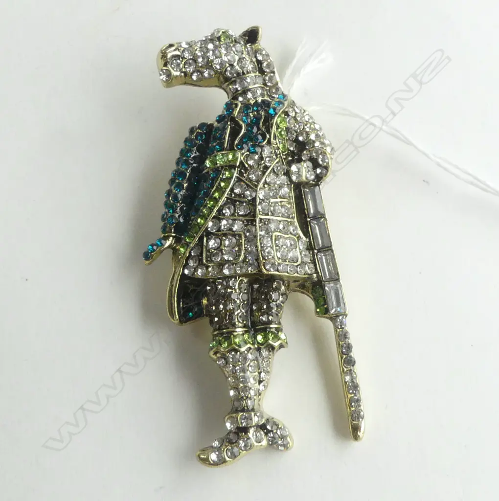 LG  DIAMANTE HORSE IN ARMOUR BROOCH Image 1++