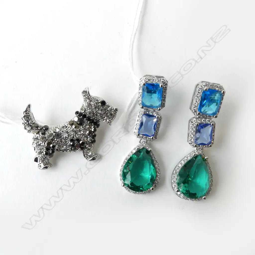 SCOTTIE DOG DIAMANTE BROOCH & PR COSTUME GN/BLUE DROP EARRINGS  Image 1++