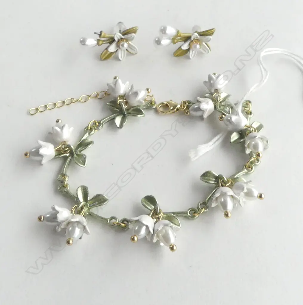 FAUX PEARL BRACELET & MATCHING EARRINGS Image 1++